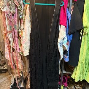 Free hang ruffled vest